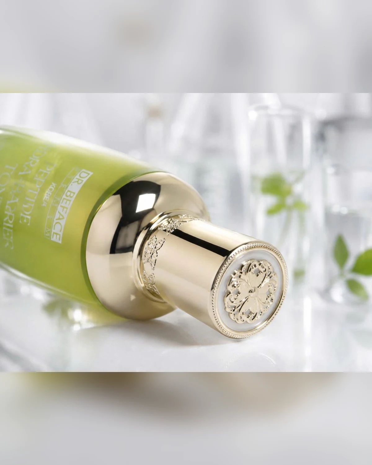 Detalhe da tampa dourada — DR.BEFACE PREMIUM PEPTIDE HYDRA-BARRIER TONER