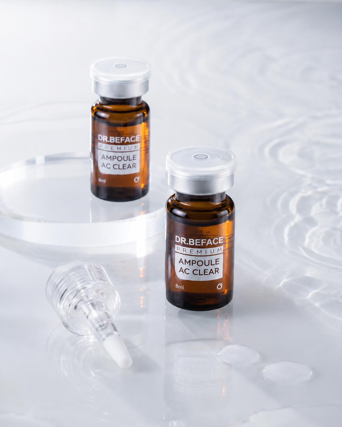 Dois frascos AC Clear de 8 ml sobre um fundo claro.