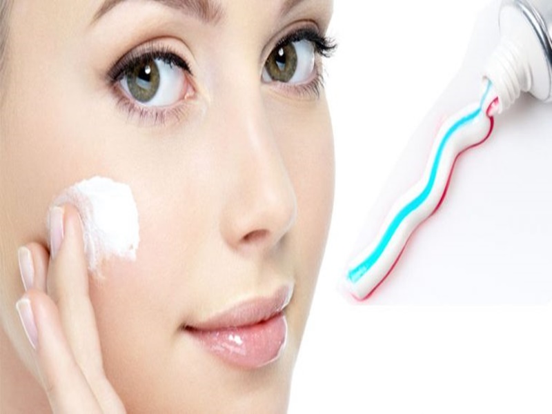 trị mụn đầu đen bằng kem đánh răng