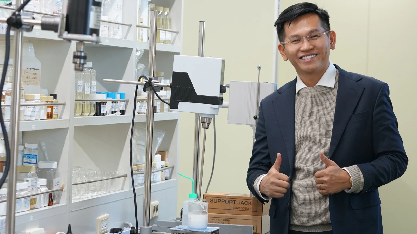 Tham quan phòng nghiên cứu và phát triển sản phẩm tại Hàn Quốc