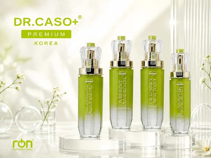 Bộ sản phẩm DR.CASO+ PREMIUM® trên bục trưng bày sáng màu